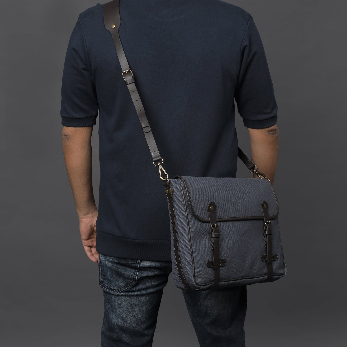 Oslo Canvas Messenger Bag