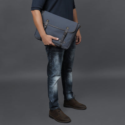 Oslo Canvas Messenger Bag